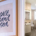 Portside Paradise - 2-bedroom Steps From The Marina Apartmán