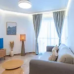 Portside Paradise - 2-bedroom Steps From The Marina Estepona