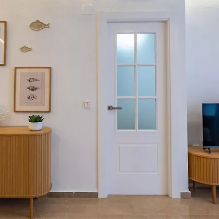 Portside Paradise - 2-bedroom Steps From The Marina *