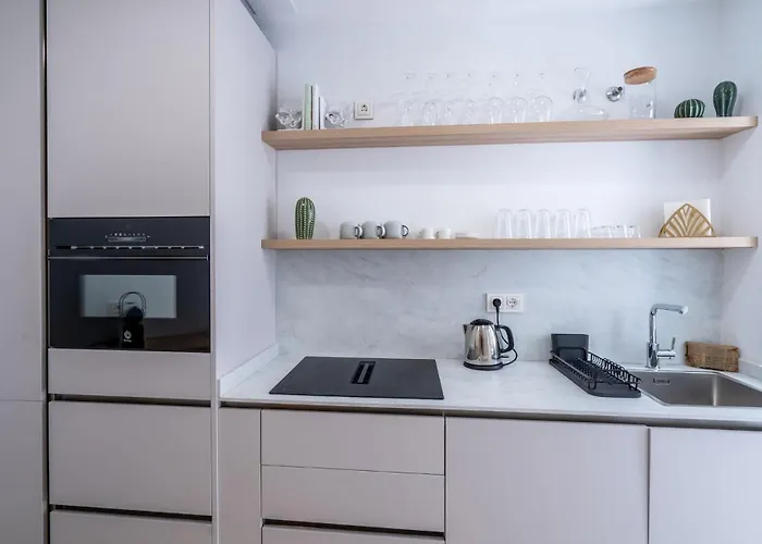 Portside Paradise - 2-bedroom Steps From The Marina אסטפונה