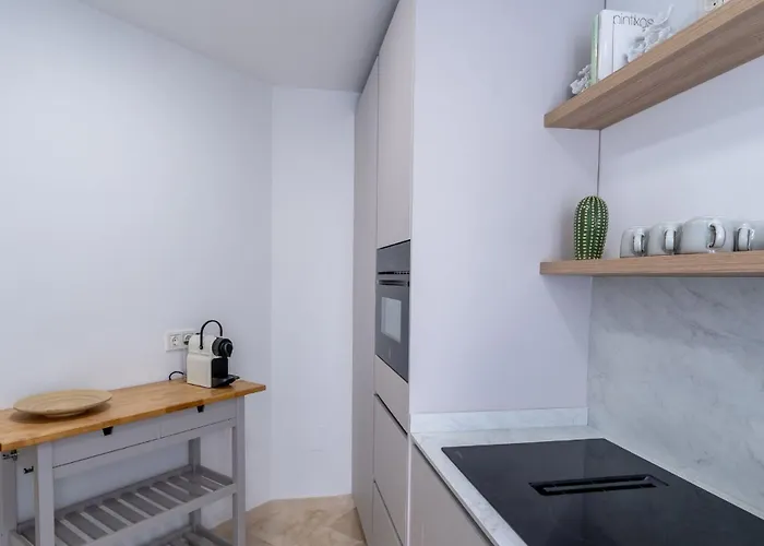 Portside Paradise - 2-bedroom Steps From The Marina *