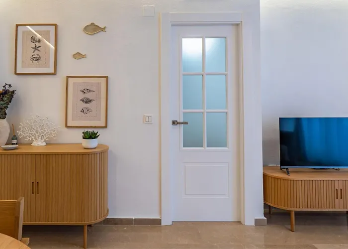 Portside Paradise - 2-bedroom Steps From The Marina *