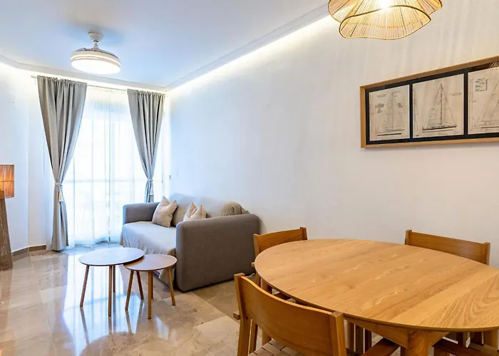 Portside Paradise - 2-bedroom Steps From The Marina Appartement *