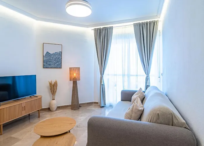 Portside Paradise - 2-bedroom Steps From The Marina Estepona