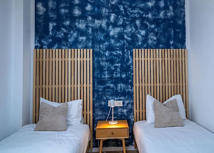 Portside Paradise - 2-bedroom Steps From The Marina