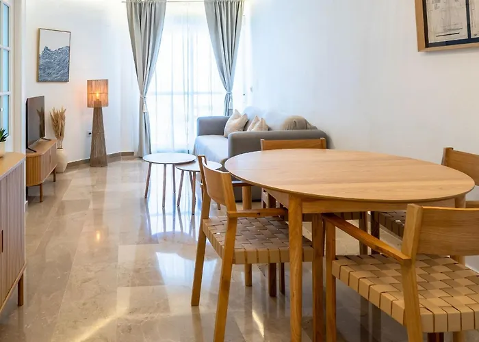 Portside Paradise - 2-bedroom Steps From The Marina Appartement Estepona