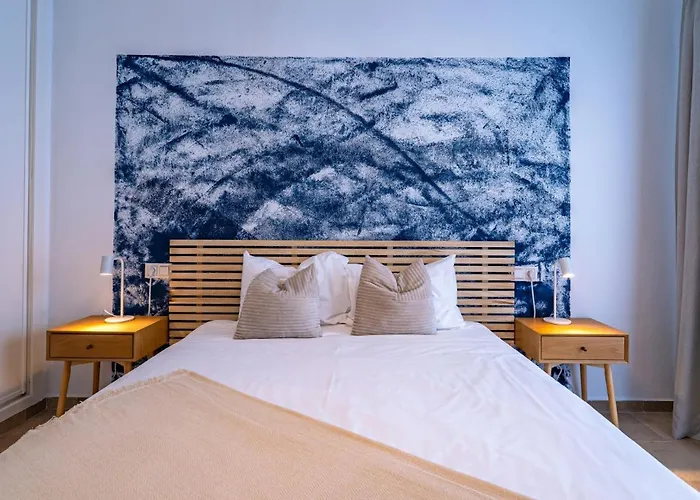 Portside Paradise - 2-bedroom Steps From The Marina *