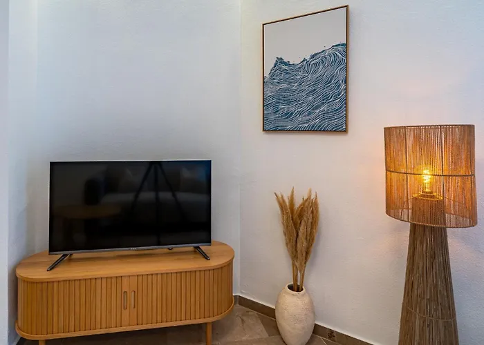 Portside Paradise - 2-bedroom Steps From The Marina Appartement