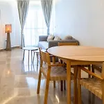 Portside Paradise - 2-bedroom Steps From The Marina Appartement Estepona