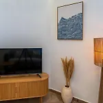 Portside Paradise - 2-bedroom Steps From The Marina Appartement