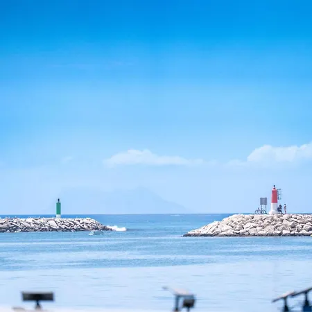 Portside Paradise - 2-bedroom Steps From The Marina * Estepona
