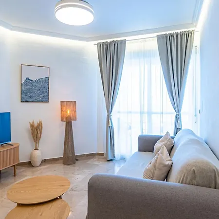 Portside Paradise - 2-bedroom Steps From The Marina Estepona