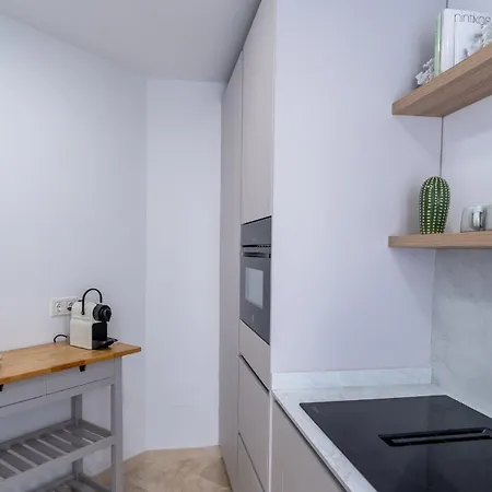 Portside Paradise - 2-bedroom Steps From The Marina *
